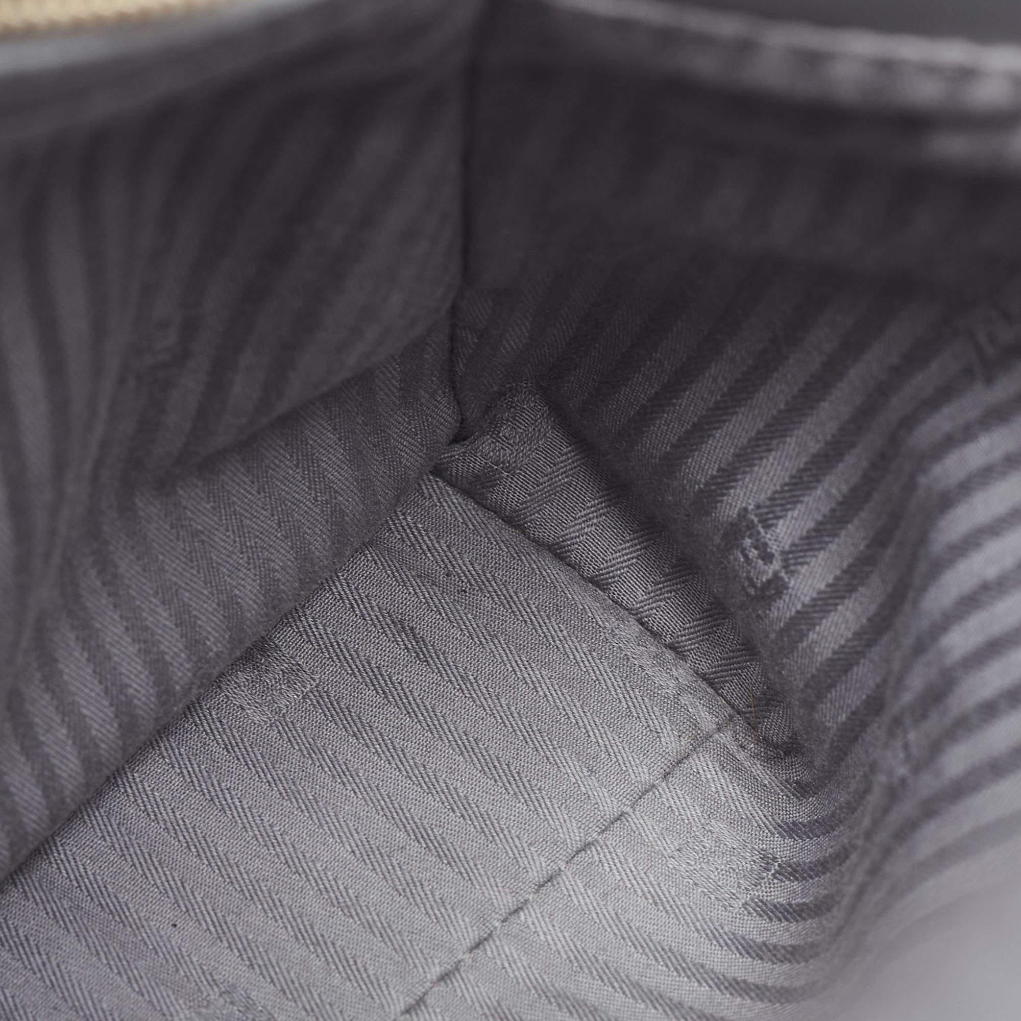 Fourre-tout Mini 2Jours en cuir gris de Fendi en vente 5