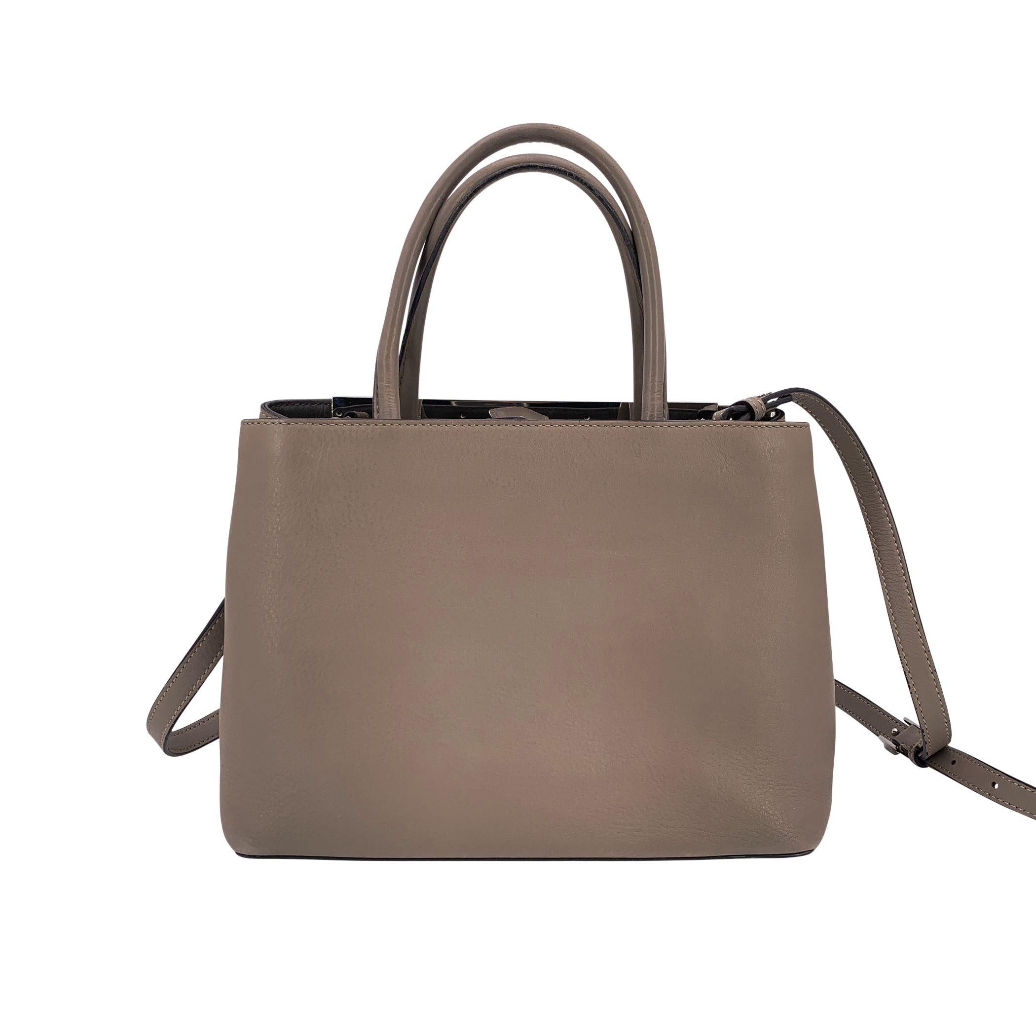 Gris Fendi - Sac à main en cuir gris Petite 2 Jours avec bandoulière en vente