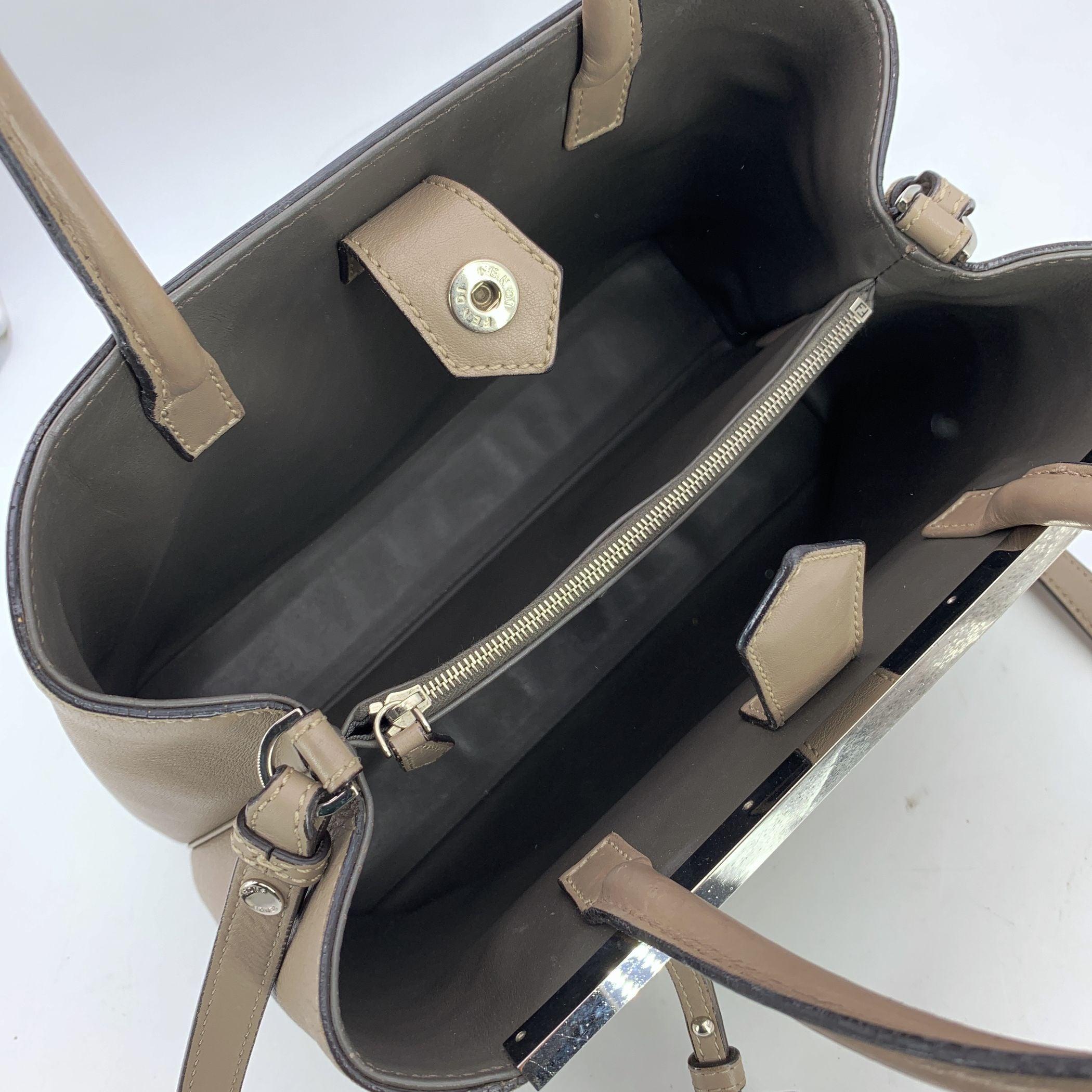 Fendi - Sac à main en cuir gris Petite 2 Jours avec bandoulière Pour femmes en vente