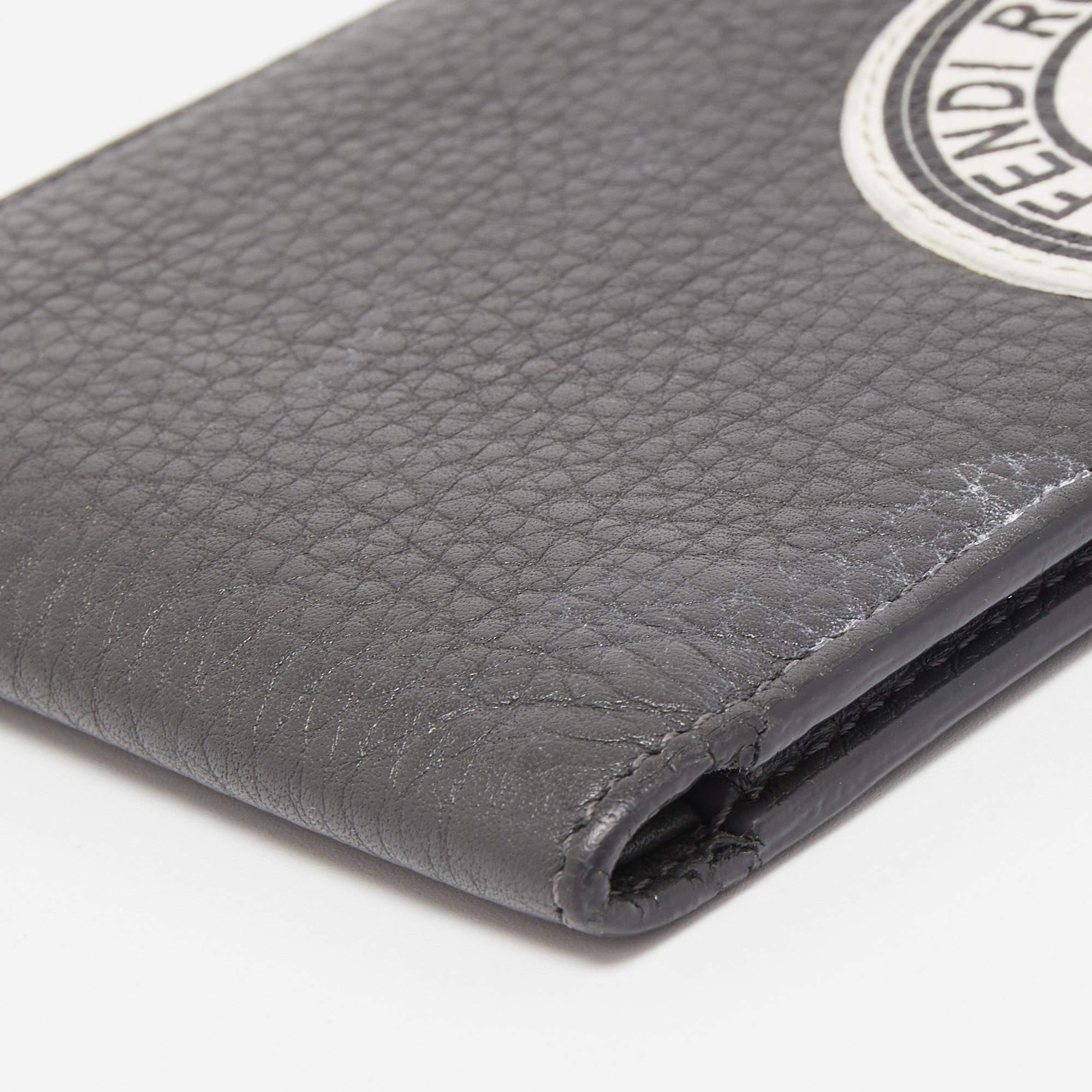 Fendi Grey Leather Roman Bifold Wallet For Sale 6