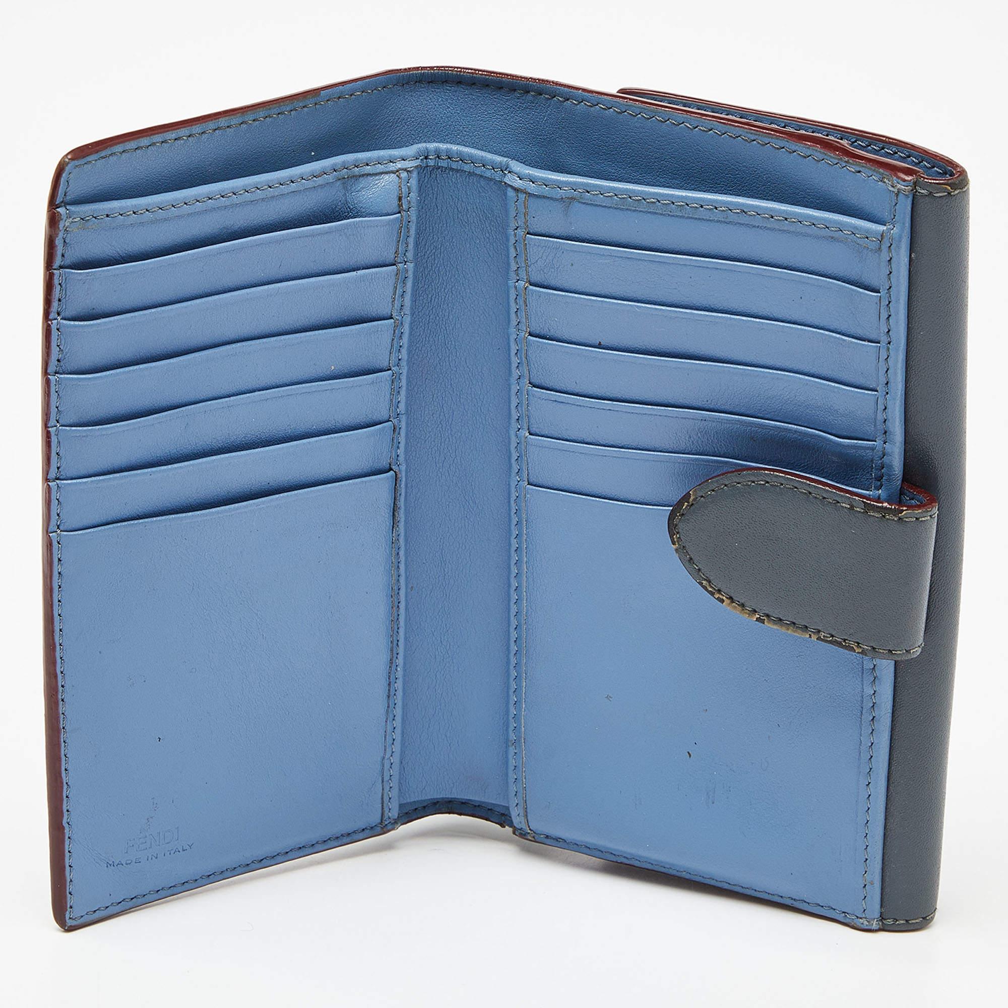The fabric & leather interior of this Fendi wallet is divided into two sections for organized storage of your monetary essentials. Made from leather, it features a branded motif on its front flap, and neat stitching details testify to its