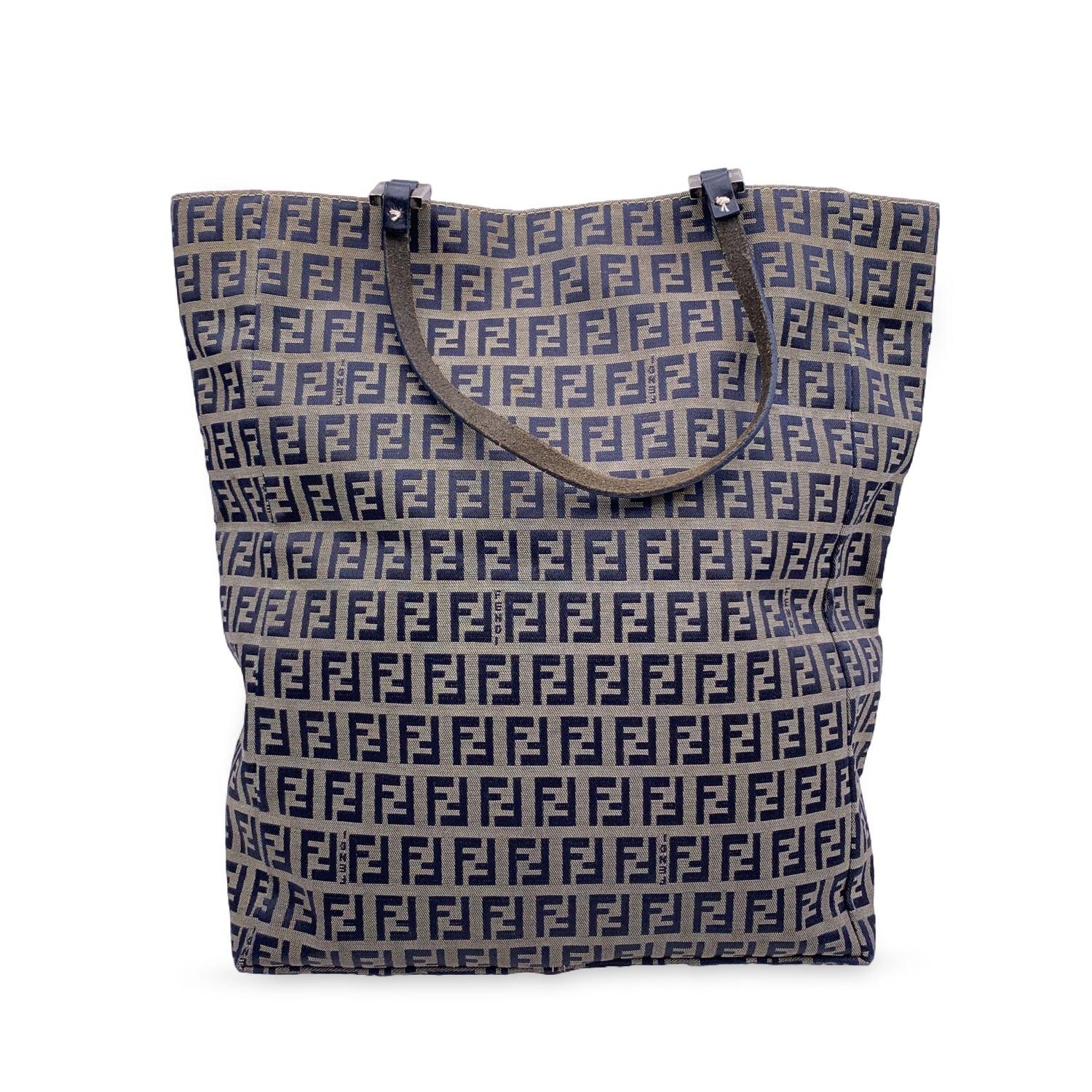 Fendi Grey Monogram Zucchino Canvas Handbag Tote Bag In Good Condition In Rome, Rome