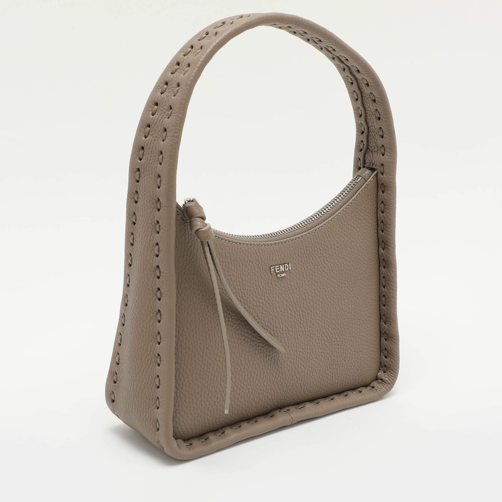 Marron Fendi Mini Fendessence en cuir gris Selleria Hobo en vente