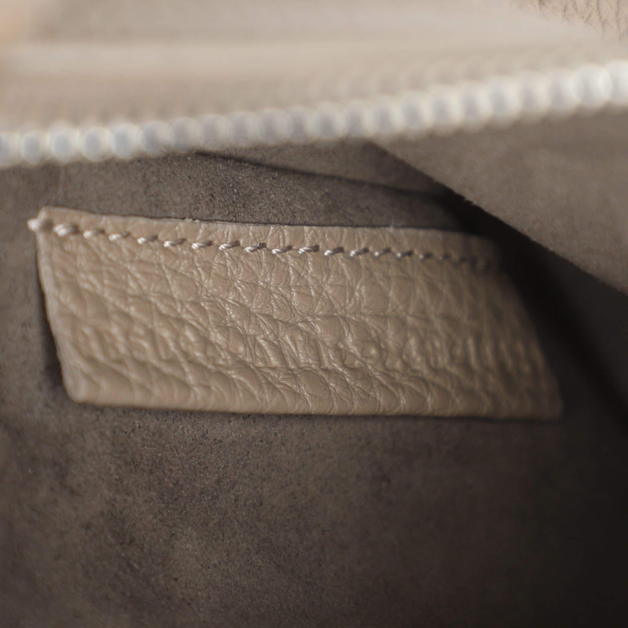 Fendi Mini Fendessence en cuir gris Selleria Hobo en vente 3