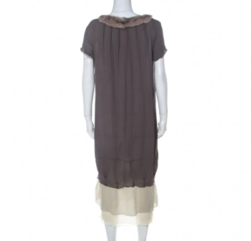 Dieses Kleid von Fendi ist eine schicke Wahl und verleiht Ihnen einen raffinierten Look. Ein hübsches Stück wie dieses graue Ensemble kann Ihnen einen unentschlossenen Tag ersparen, an dem Sie sich nicht entscheiden können, was Sie anziehen sollen.