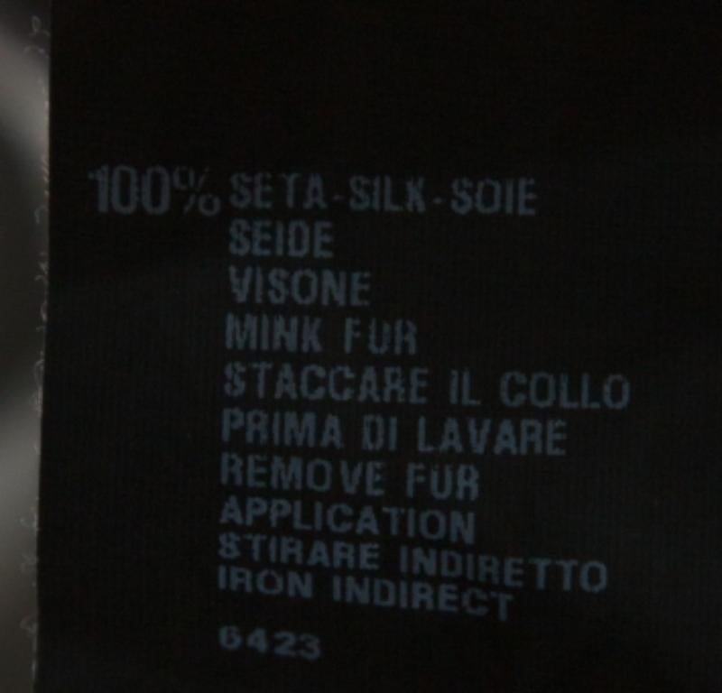 Fendi Graue Seide Ombre Pelz Detail Lagenkleid mit kurzen Ärmeln M im Zustand „Gut“ im Angebot in Dubai, Al Qouz 2
