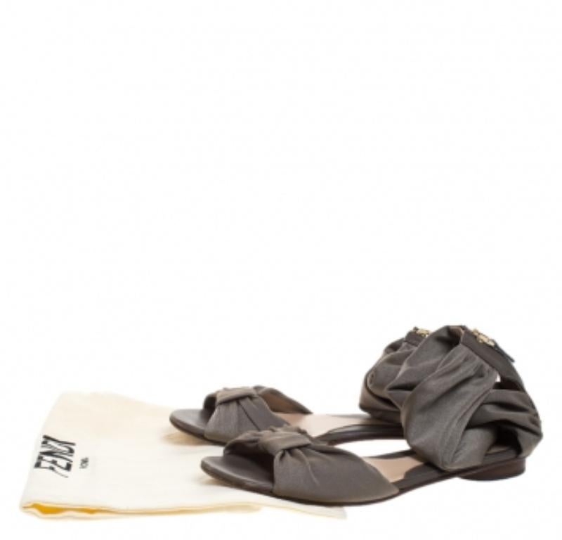 Fendi Sandalias planas de tejido elástico gris talla 36.5 Negro en venta