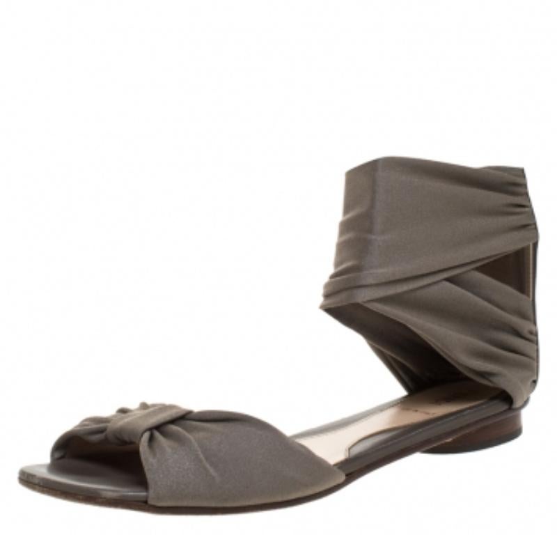 Fendi Sandalias planas de tejido elástico gris talla 36.5 en venta 1