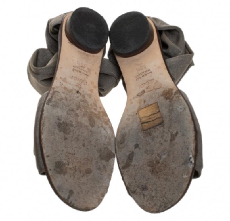Fendi Sandalias planas de tejido elástico gris talla 36.5 en venta 2
