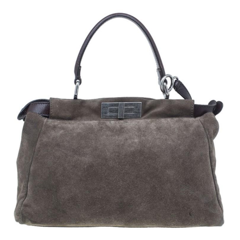 Bringing a more casual take on Fendi's iconic Peekaboo bag, this grey tote will definitely be a worthwhile addition to your arm candy collection. It features a silver-tone turn-lock closure, a leather top handle with a detachable shoulder strap and