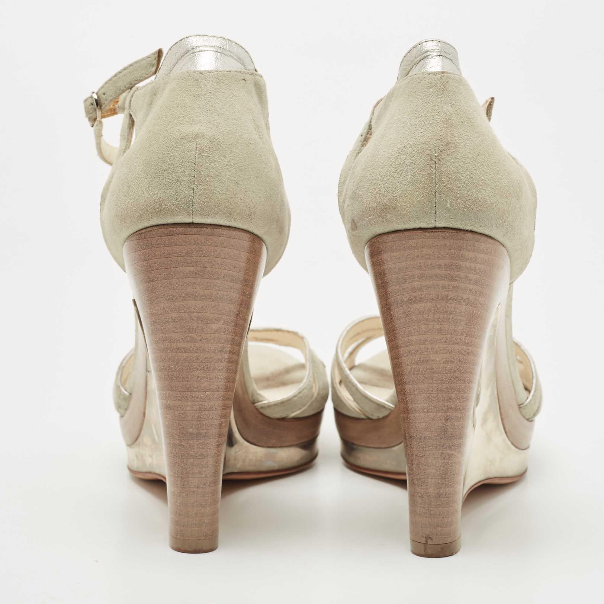 De las mujeres Fendi Sandalias de ante gris con cuña y tira al tobillo talla 39 en venta