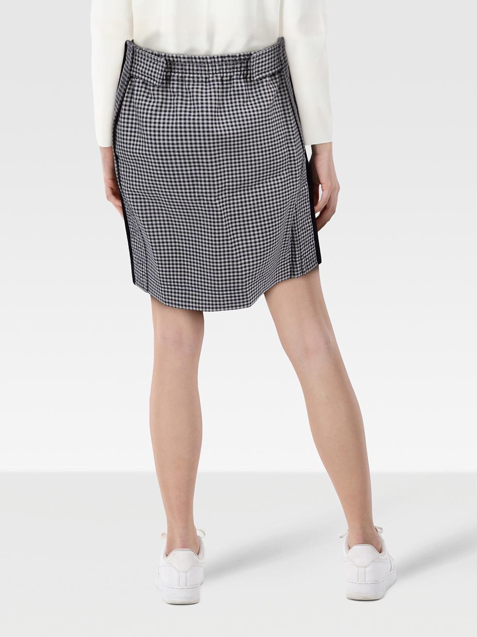 CONDITION is Never worn, with tags. No visible wear to the skirt is evident on this new Fendi designer resale item.
 
 
 
 Details
 
 
 Grey
 
 Wool
 
 Skirt
 
 Gingham pattern
 
 Mini
 
 Elasticated waistband
 
 Side velvet trim
 
 Side zip