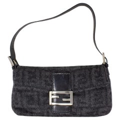 Fendi Zucca Baguette aus grauer Wolle in Grau