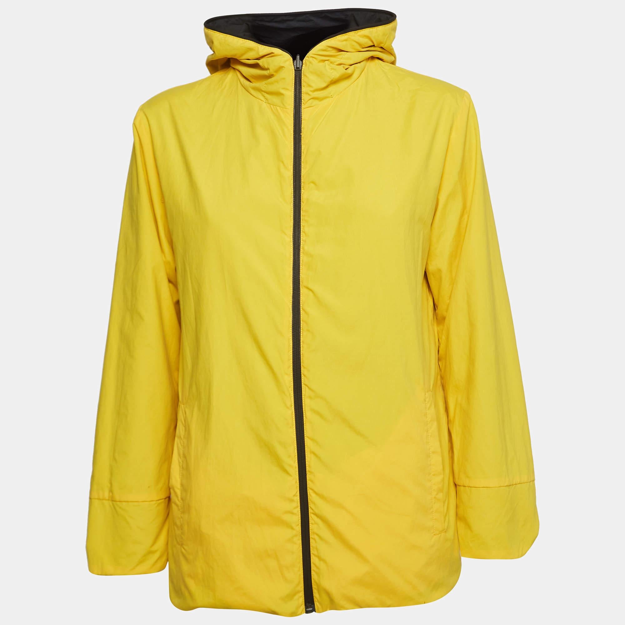 Infuse an extra dose of style into your outfit with this highly fashionable jacket. Tailored from quality materials, it embodies a contemporary vibe and is filled with functional characteristics.