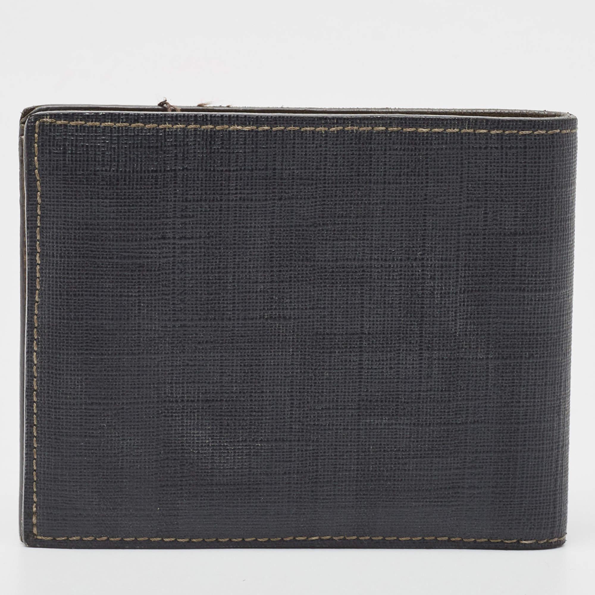 Fendi Grey Zucca Coated Canvas Bifold Wallet In Good Condition For Sale In Dubai, Al Qouz 2