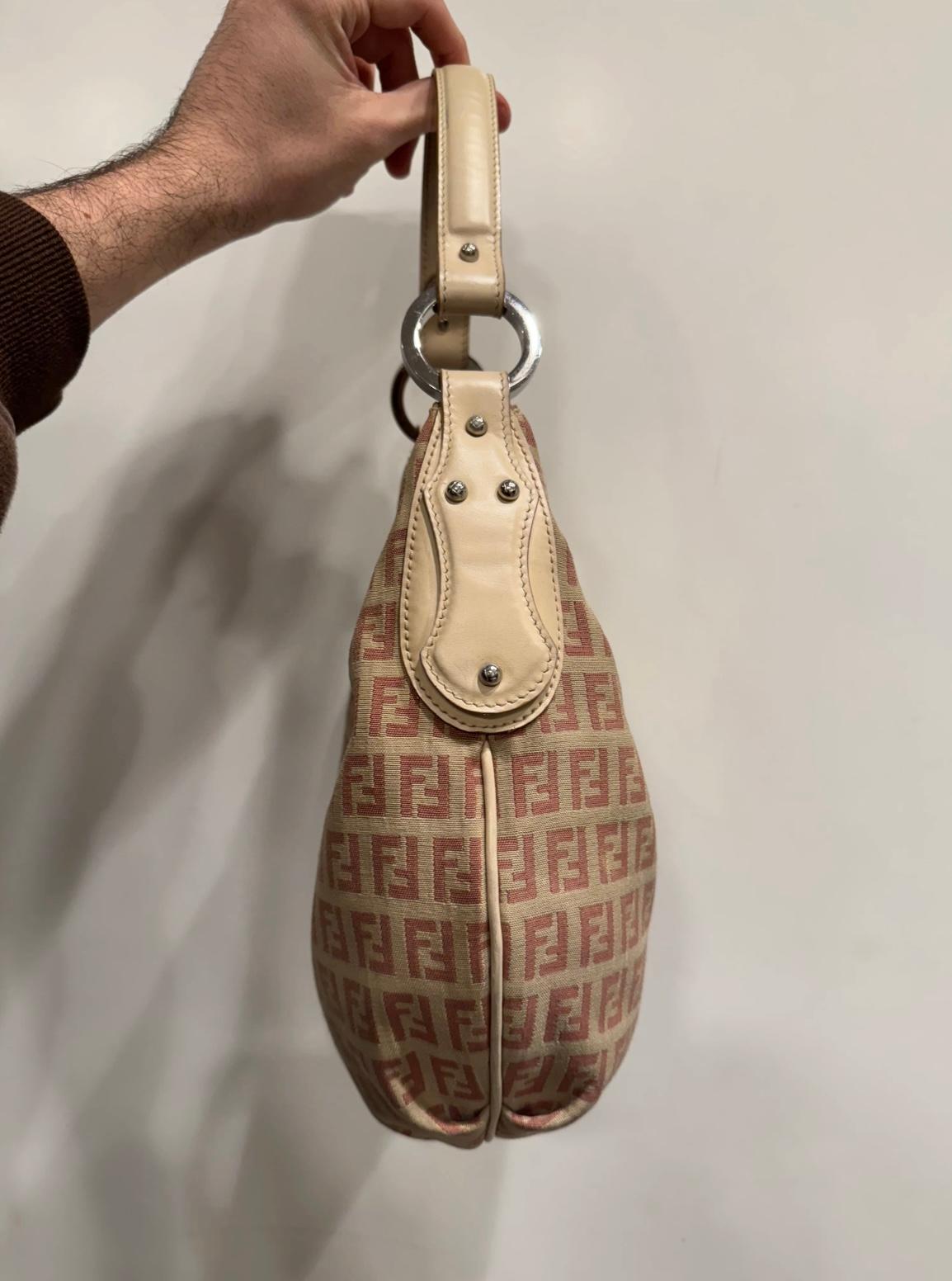 Borsa Hobo di Fendi In condizioni ottime in vendita a Milano, Lombardia