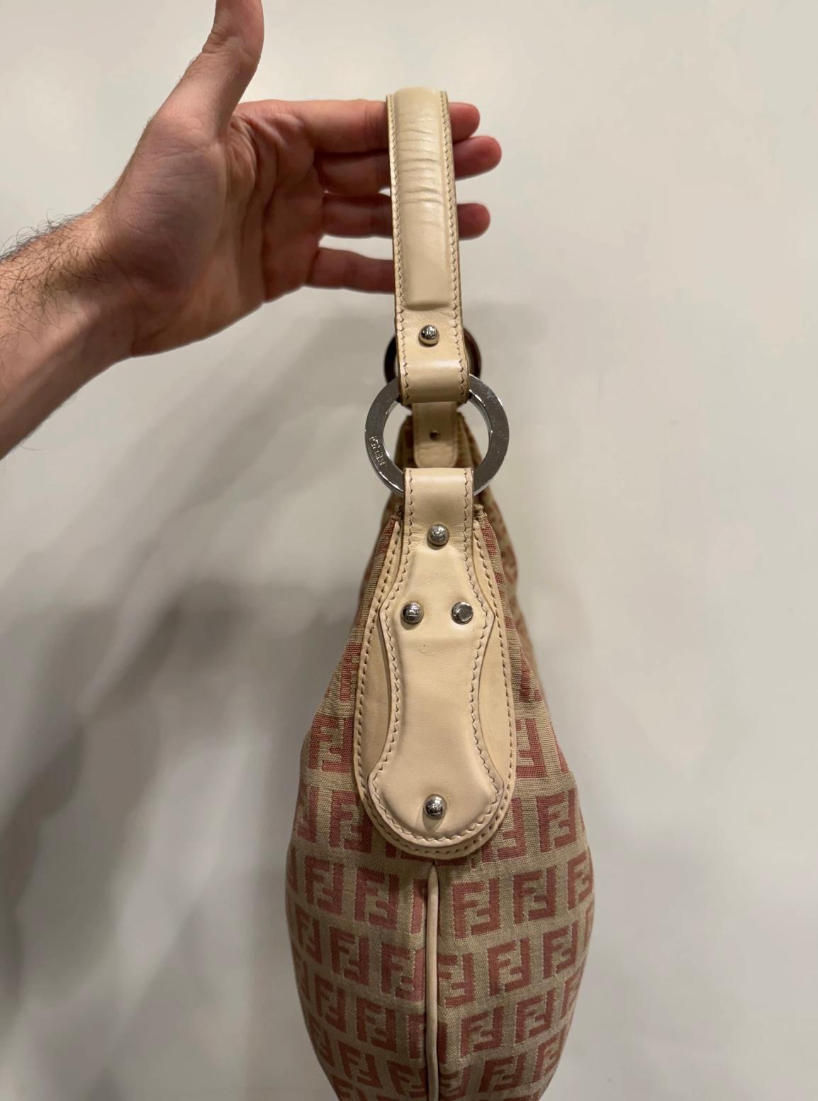 Donna Borsa Hobo di Fendi in vendita