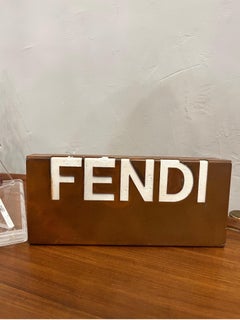 Fendi insegna Metallica di appoggio Vintage ‘80