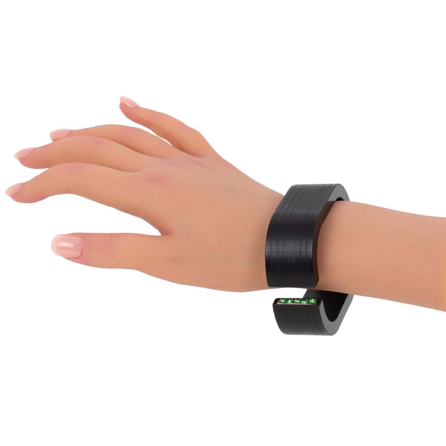 Fendi Italy - Bracelet bijou géométrique en résine acrylique noire en vente 5