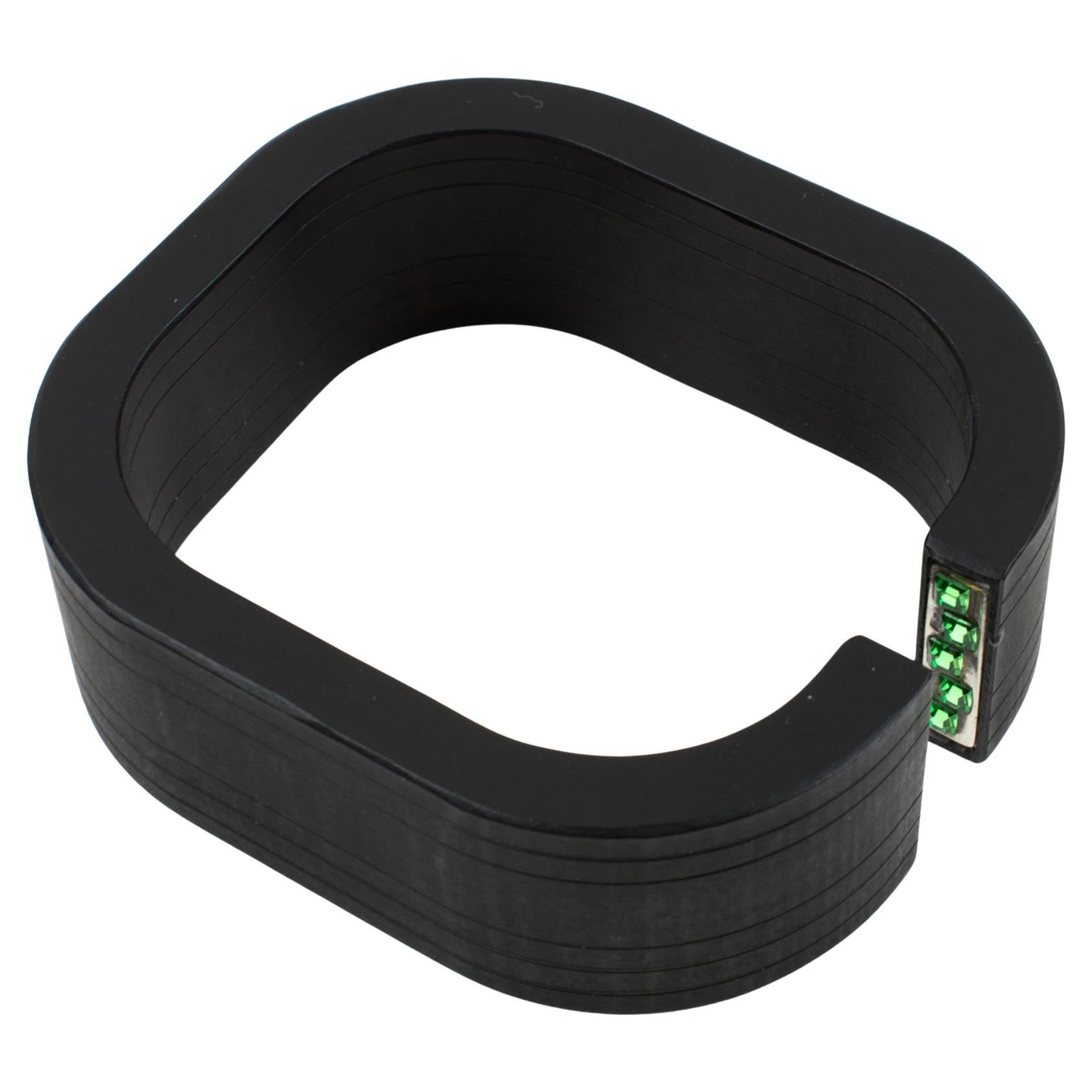 Fendi Italia Pulsera geométrica de resina acrílica negra con joyas