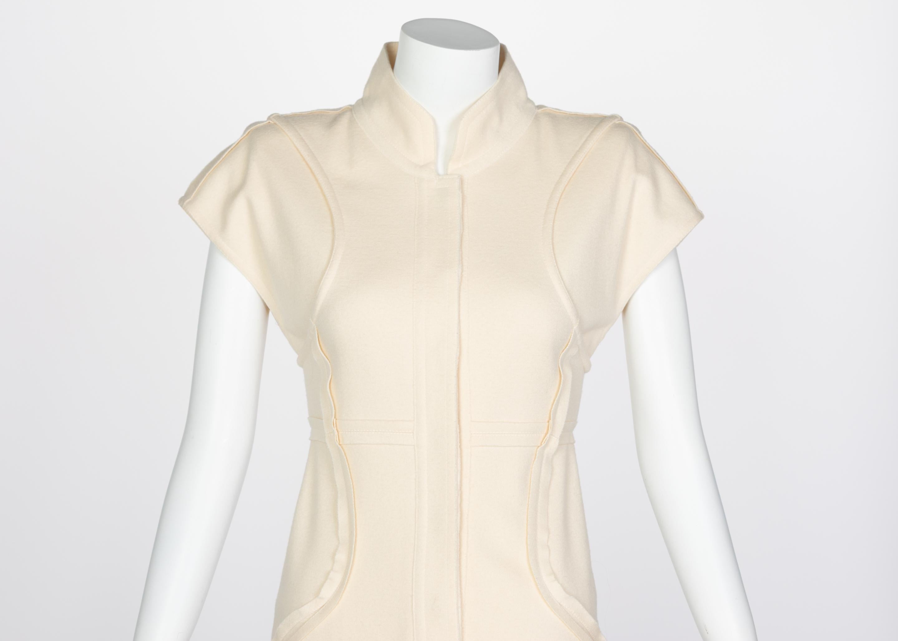 De las mujeres Vestido de manga corta de lana esculpida marfil de Fendi, 2008 en venta
