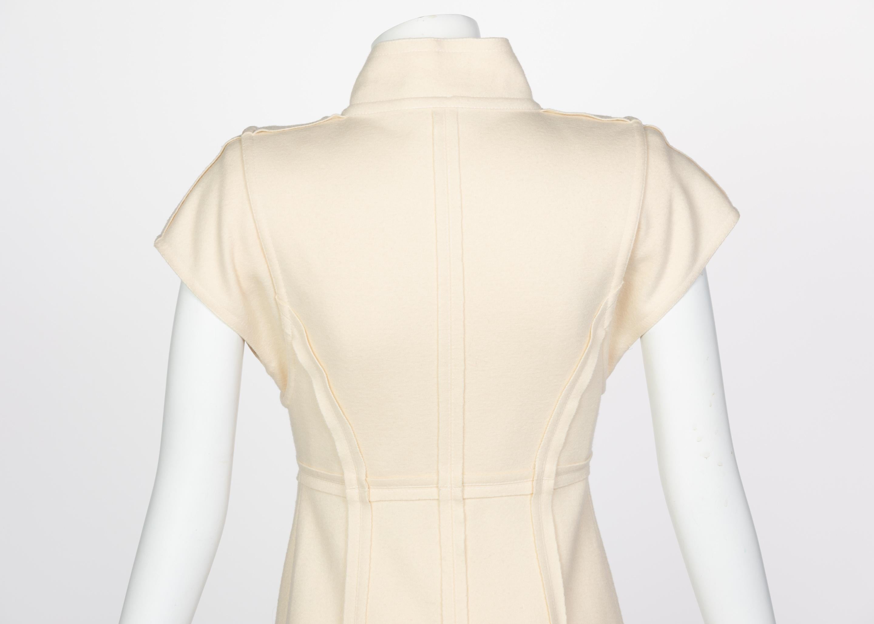 Fendi Ivory Sculpted Wool Short Sleeve Dress, 2008 In Excellent Condition For Sale In Boca Raton, FL