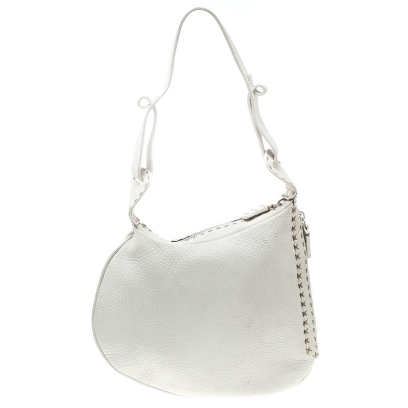 This stylish Oyster hobo is crafted to perfection with pebbled white leather in the shape of an oyster and is adorned with hand-stitched details at the corners. The bag features an end to end shoulder strap and a top zipper closure. The bag opens to