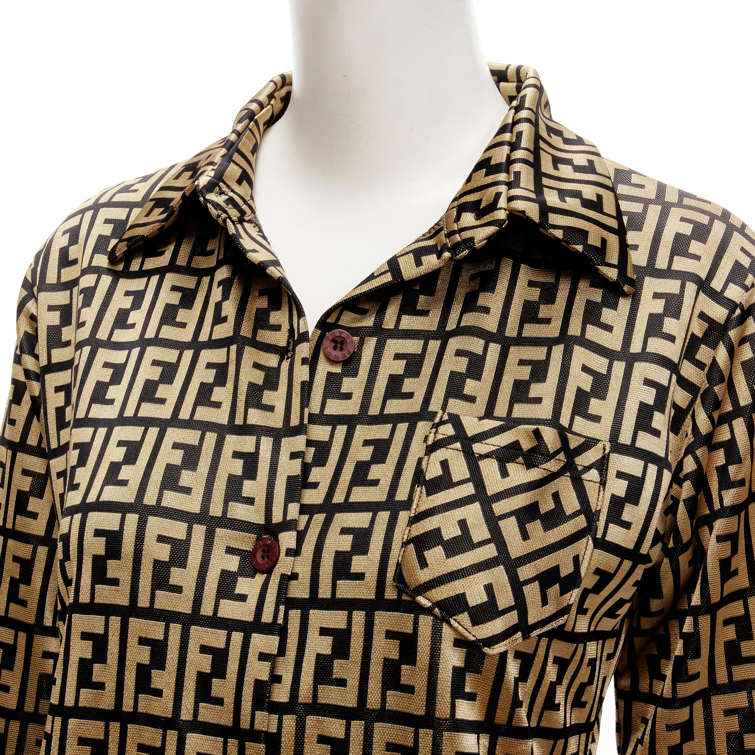 FENDI JEANS Vintage gold black FF Zucca monogram slim shirt XS
Reference: TGAS/C01892
Brand: Fendi
Collection: sFendi Jean
Material: Polyester, Spandex
Color: Gold, Black
Pattern: Monogram
Closure: Button
Extra Details: FENDI JEANS logo on