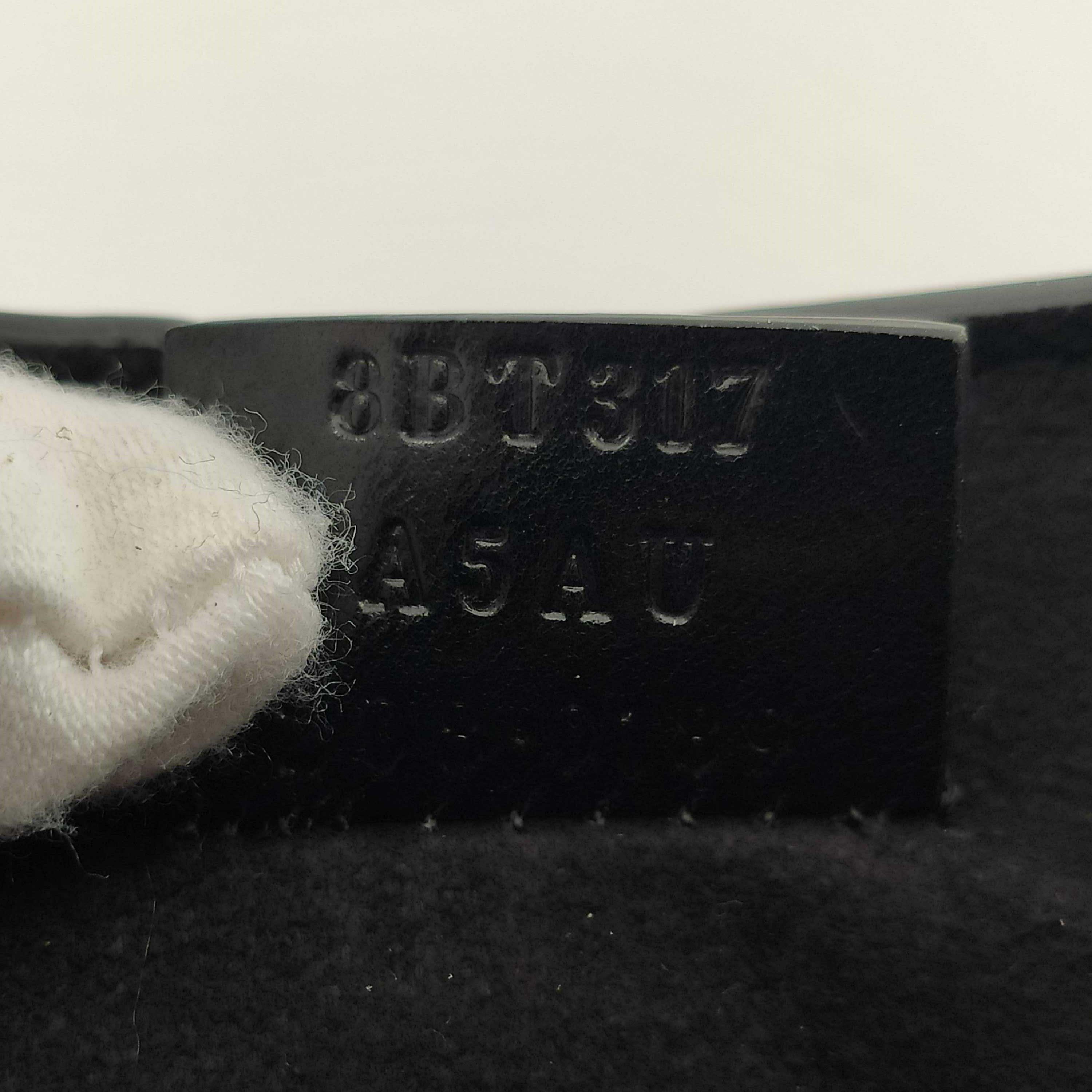 FENDI Kaligraphy Umhängetasche aus schwarzem Lackleder 2