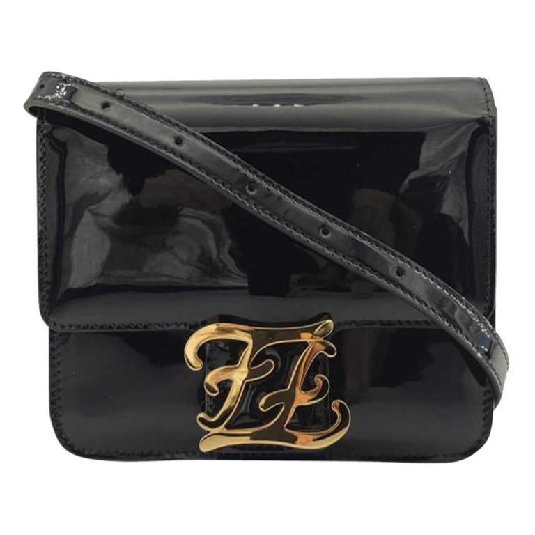 FENDI Kaligraphy Umhängetasche aus schwarzem Lackleder