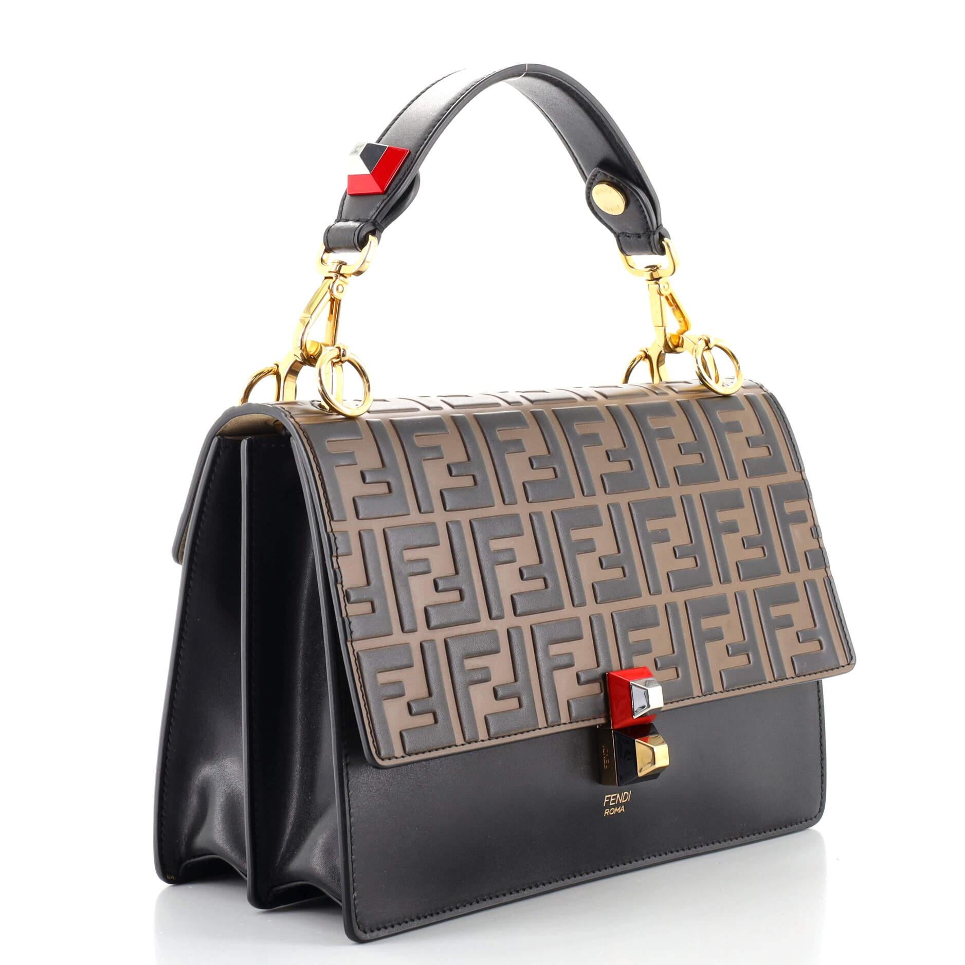 Fendi Kan I Tasche aus geprägtem Leder mit Zucca-Muster Medium (Schwarz)