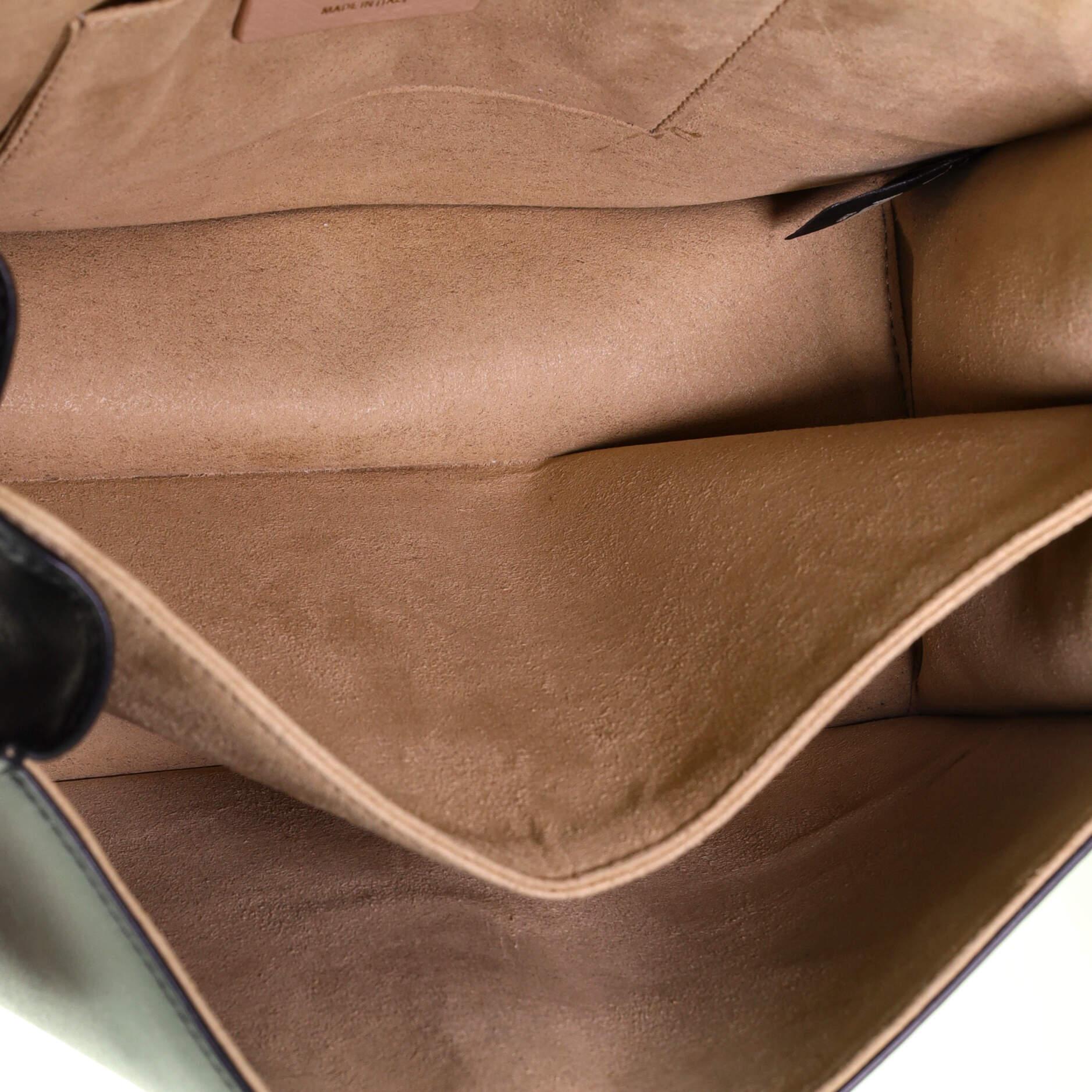 Fendi Kan I Tasche aus geprägtem Leder mit Zucca-Muster Medium 1