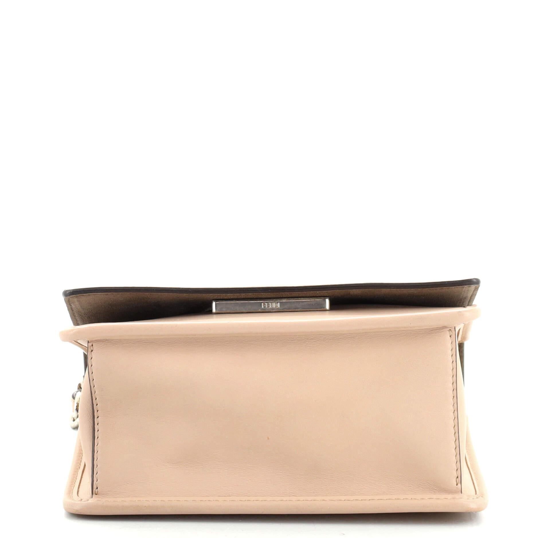 Fendi Kan I F Umhängetasche aus Leder im Zustand „Gut“ in NY, NY