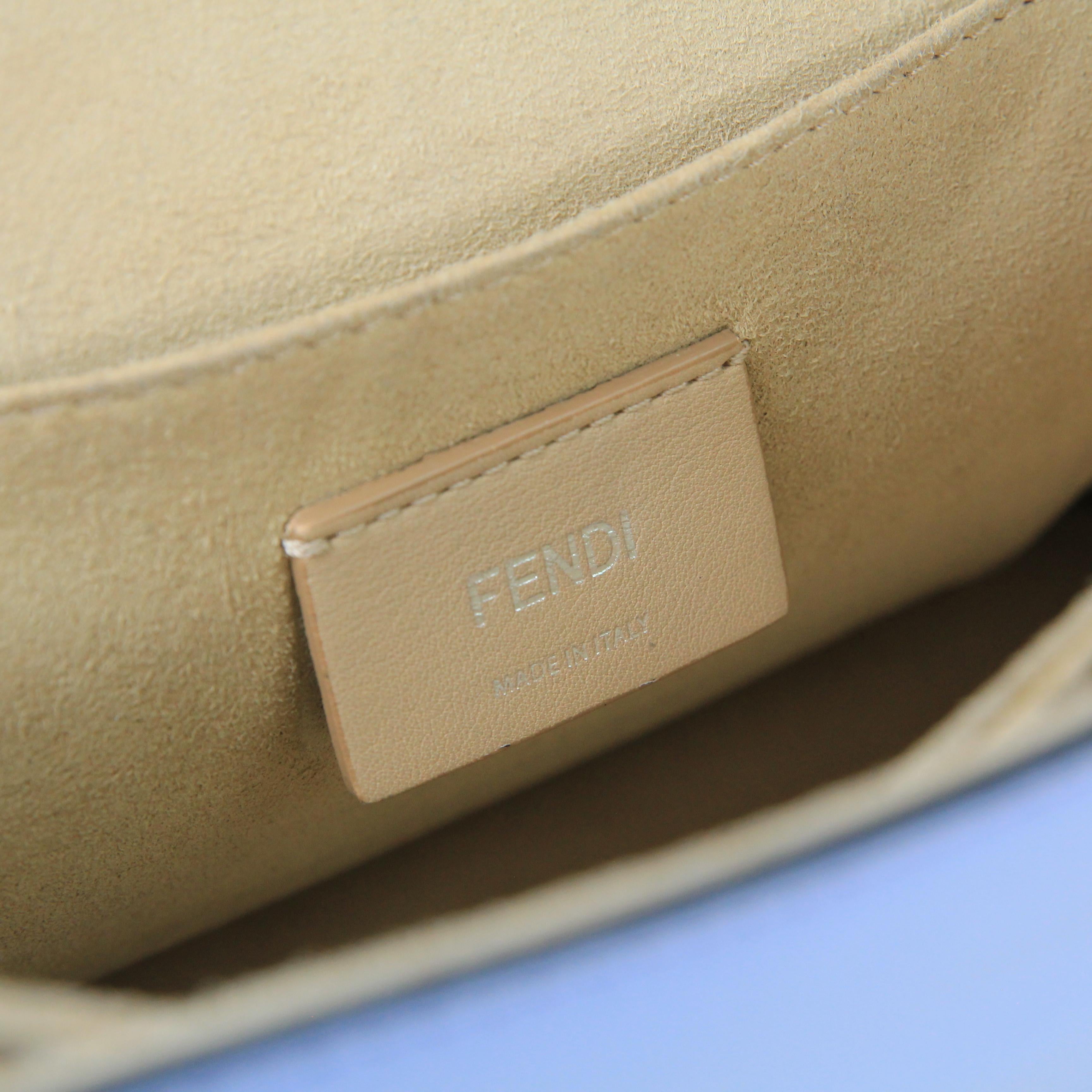  Fendi Kan I leather handbag In Excellent Condition For Sale In Rīga, LV