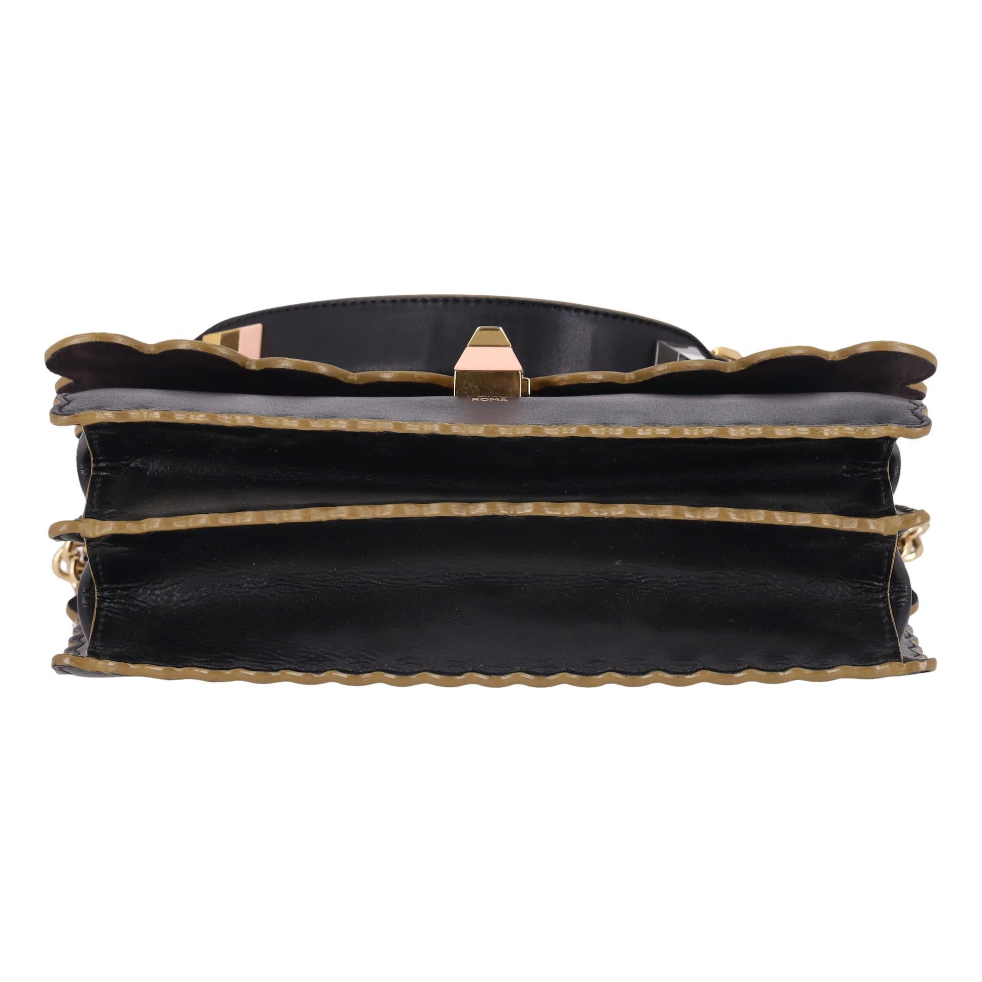 Fendi KAN I Scalloped Vitello Liberty Leder Beschlagene Mittlere Umhängetasche Damen im Angebot