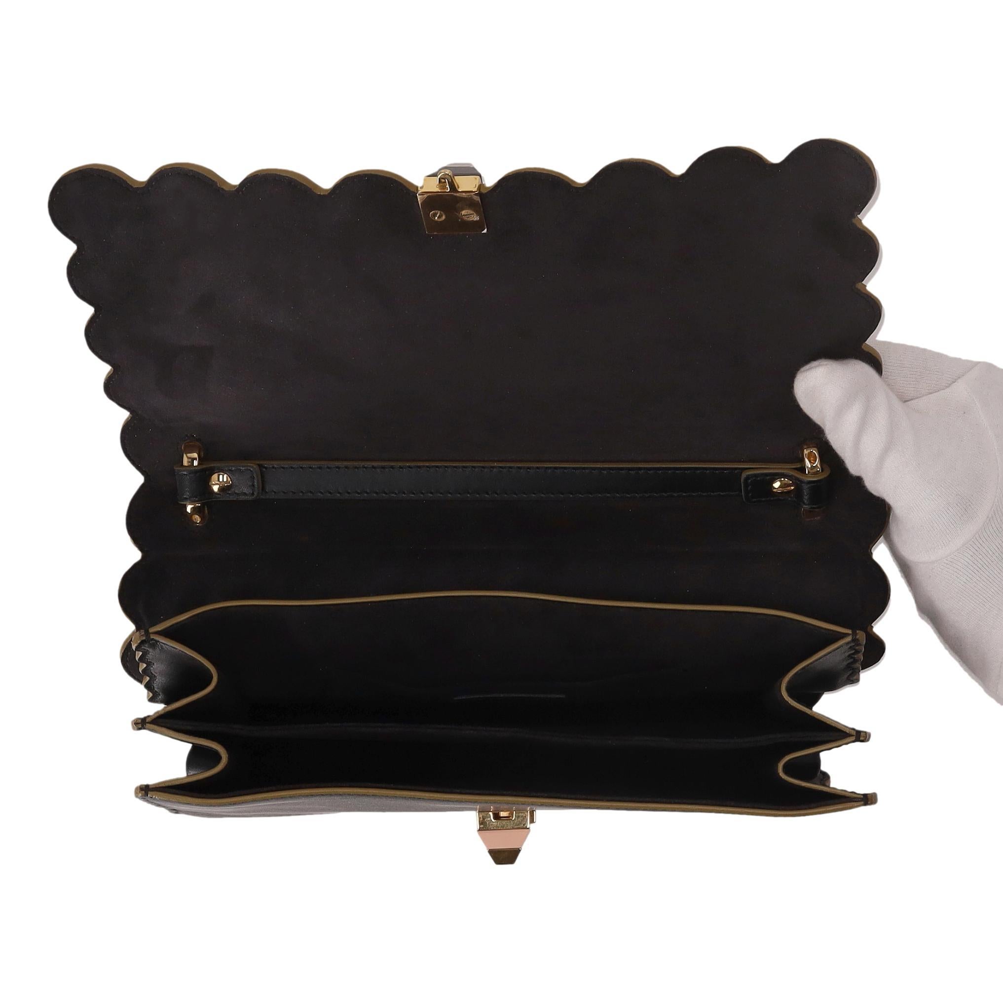 Fendi KAN I Scalloped Vitello Liberty Leder Beschlagene Mittlere Umhängetasche im Angebot 1