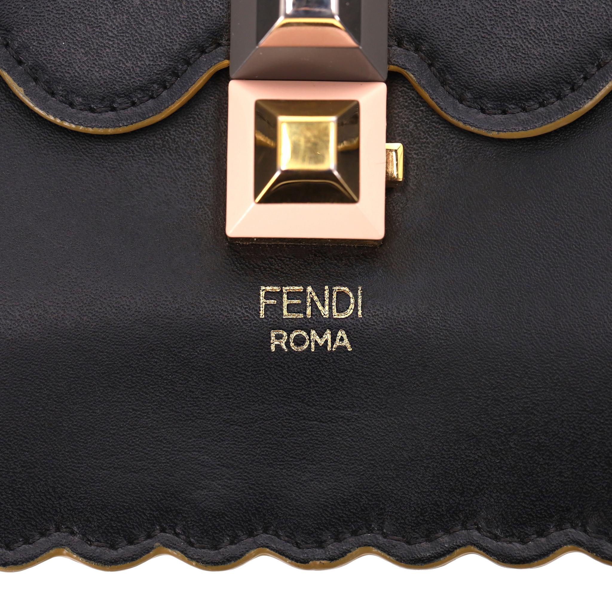 Fendi KAN I Scalloped Vitello Liberty Leder Beschlagene Mittlere Umhängetasche im Angebot 3