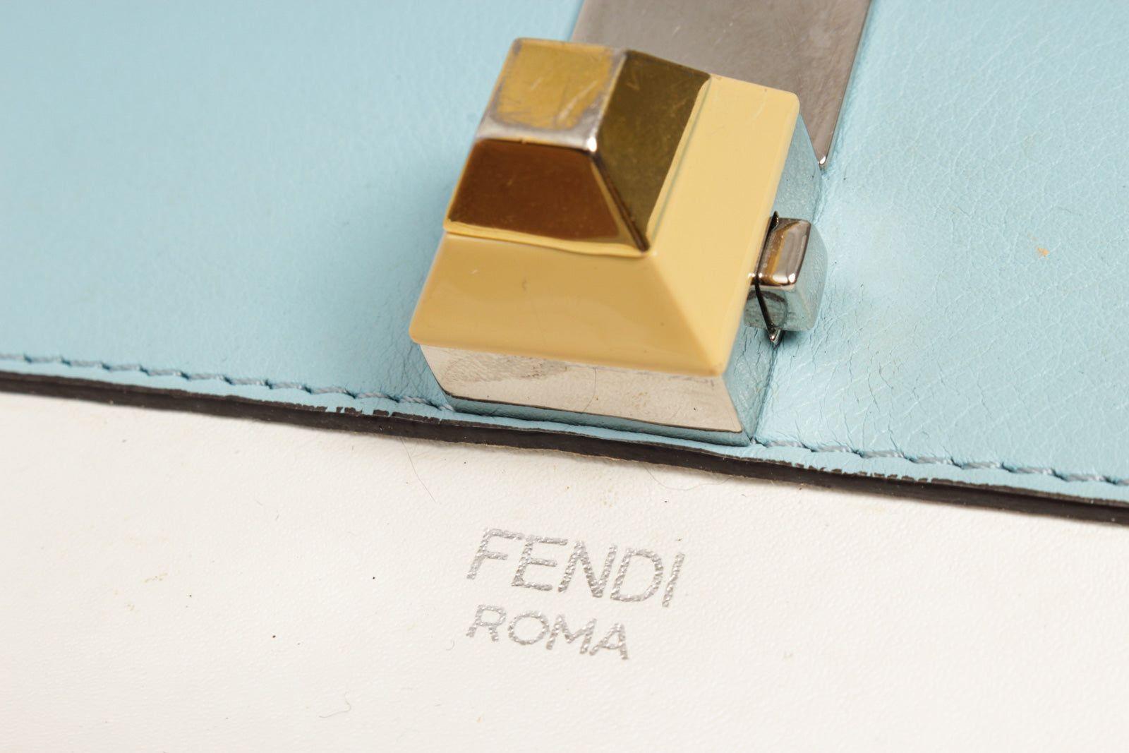 Fendi Kan I, bestickte, weiße, mehrfarbige Umhängetasche mit Nieten und Schleife im Angebot 2