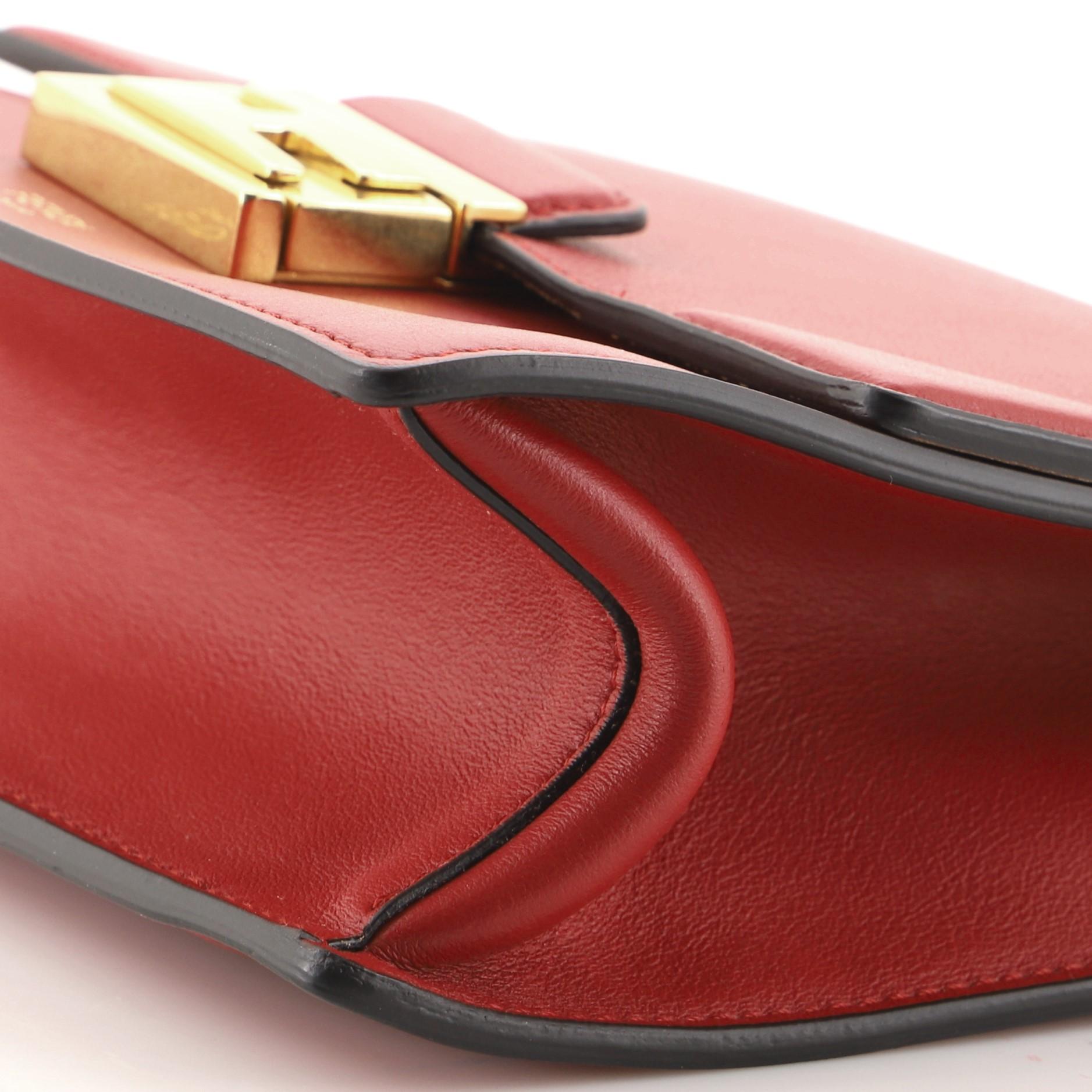 Fendi Kan U Umhängetasche aus Leder Klein 2