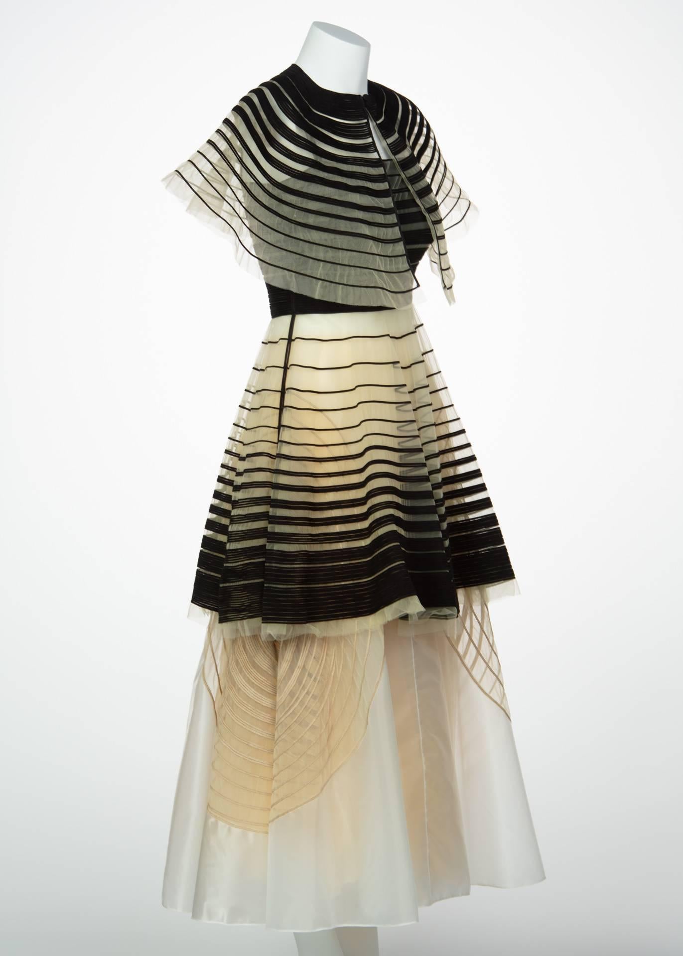 De las mujeres Fendi Karl Lagerfeld Pasarela S/S 2008 Vestido de ante negro recortado Conjunto de falda y capa en venta