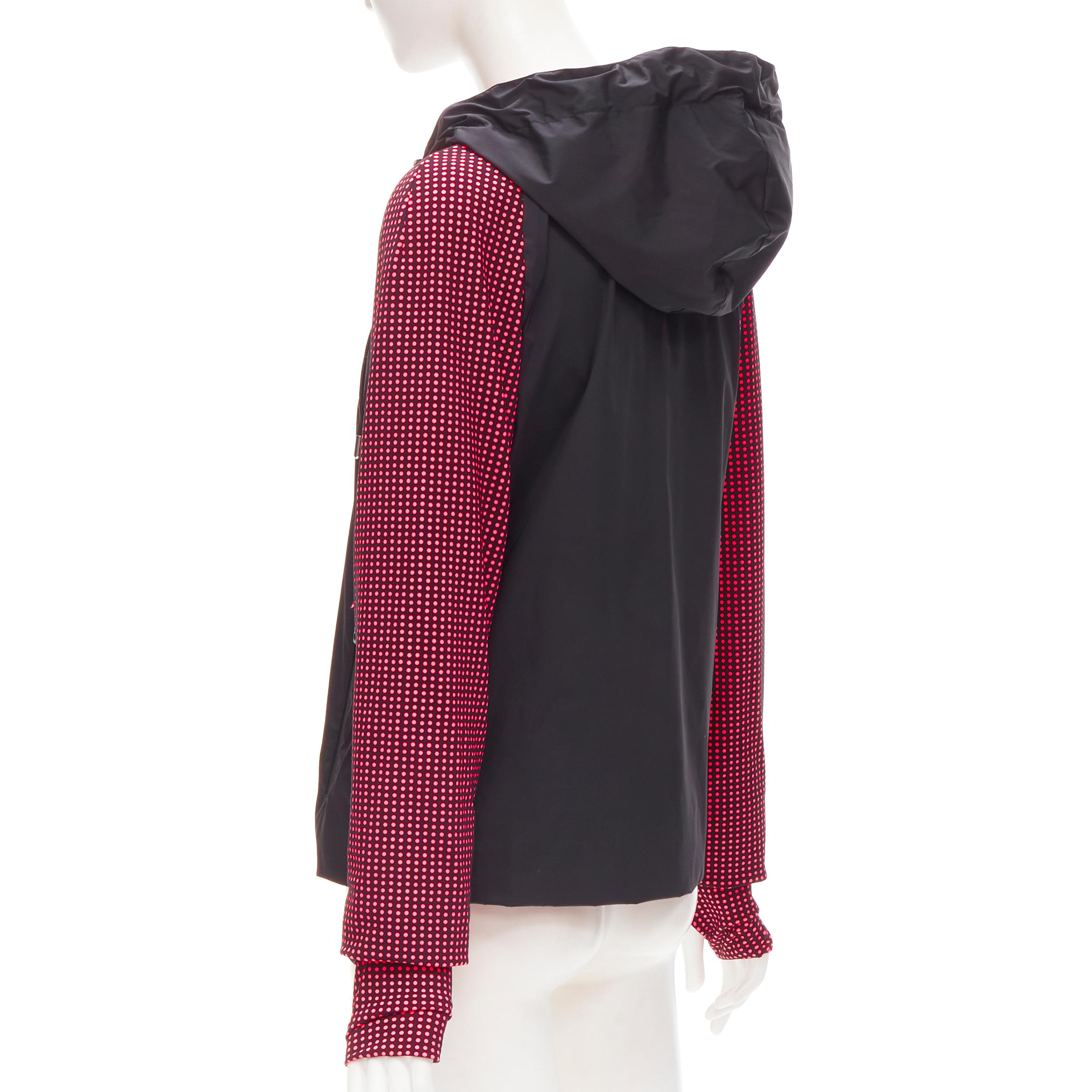 FENDI Karl Loves noir rose polka dot nylon activewear windbreaker jacket en vente 1