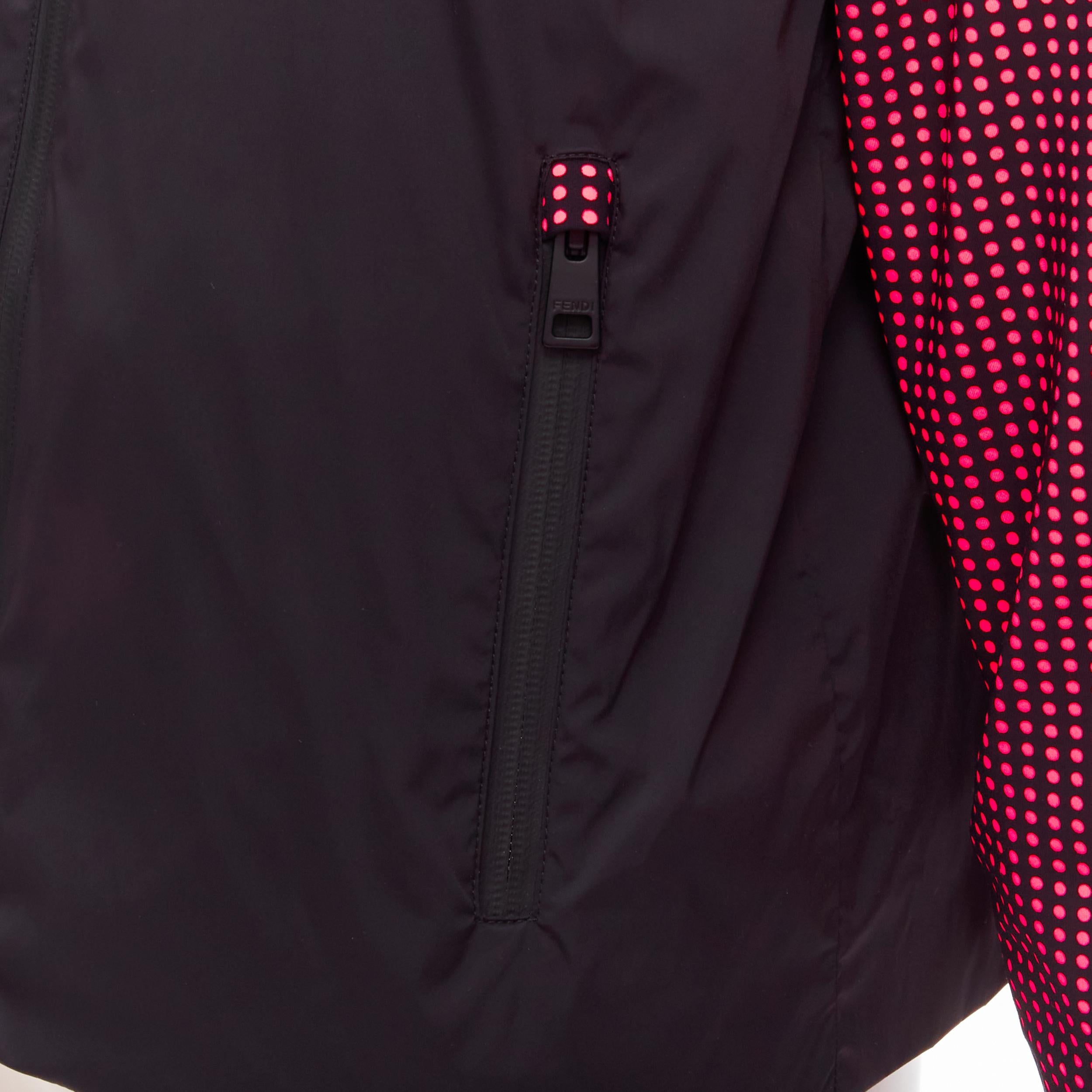 FENDI Karl Loves noir rose polka dot nylon activewear windbreaker jacket en vente 2