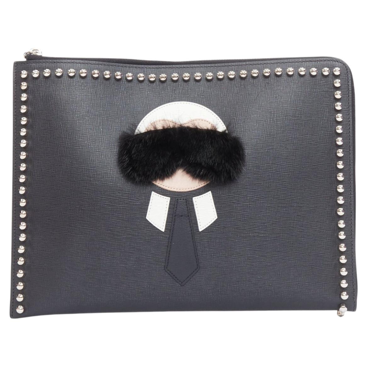 Pochette Fendi Karlito en fourrure de vison noir et cuir Saffiano blanc clouté en vente