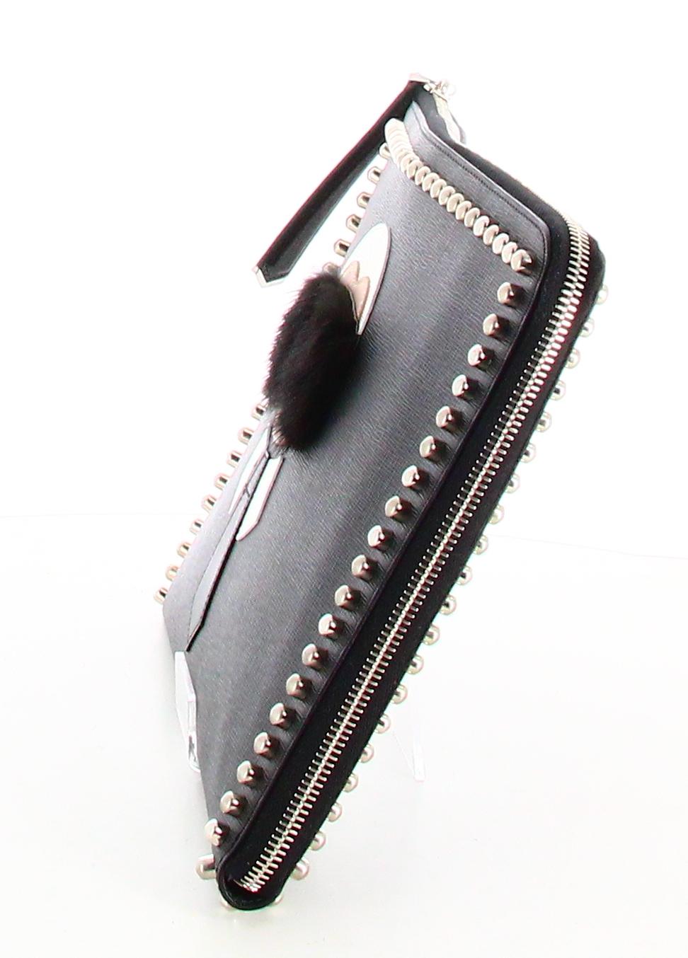 Fendi Karlito Clutch Tasche aus schwarzem Leder  im Zustand „Gut“ in PARIS, FR