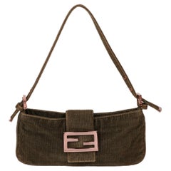 Fendi sac baguette vintage en velours côtelé kaki