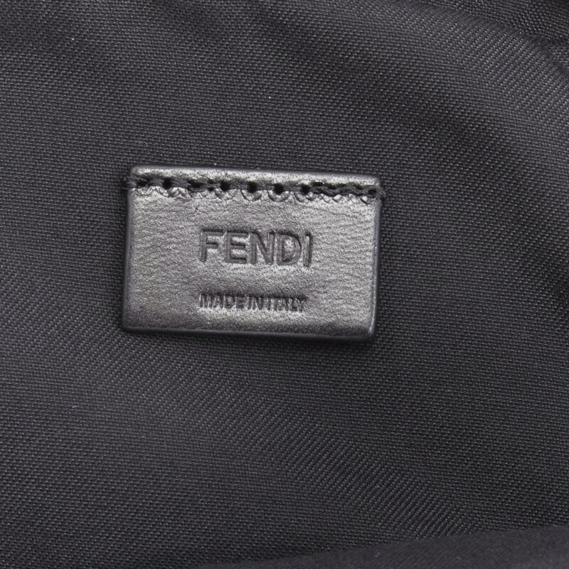 FENDI KIM JONES 2022 Sac à bandoulière vertical baguette FF en nylon vert foncé en vente 5