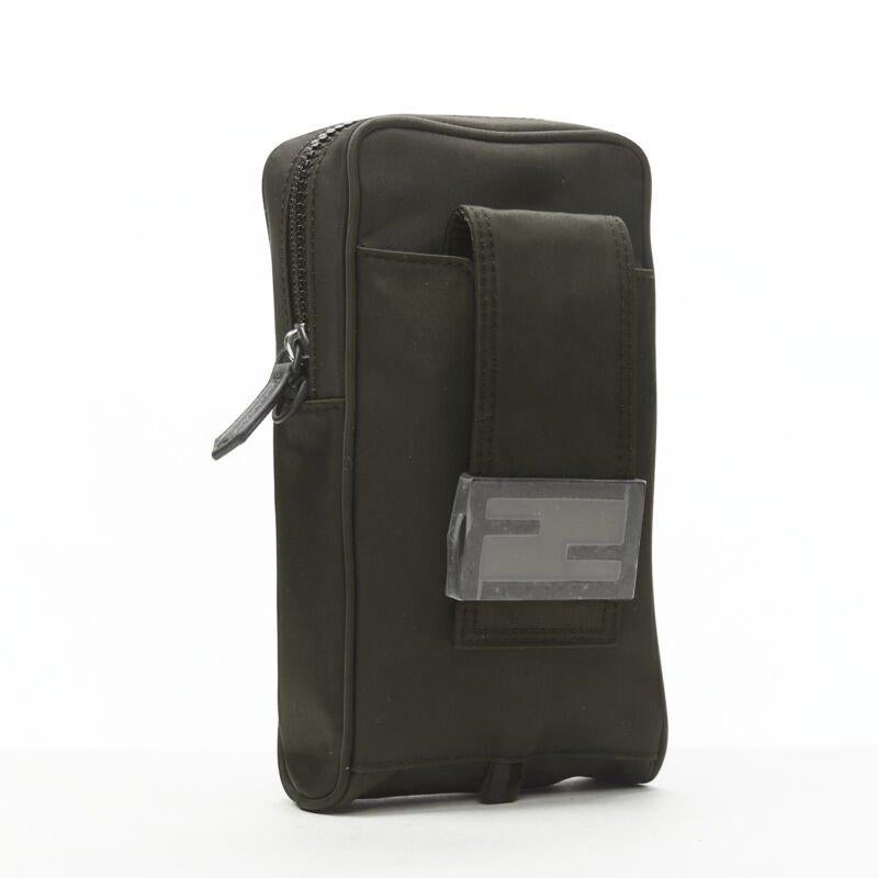 Noir FENDI KIM JONES 2022 Sac à bandoulière vertical baguette FF en nylon vert foncé en vente