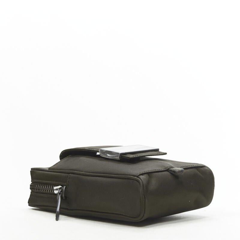 FENDI KIM JONES 2022 Sac à bandoulière vertical baguette FF en nylon vert foncé en vente 1