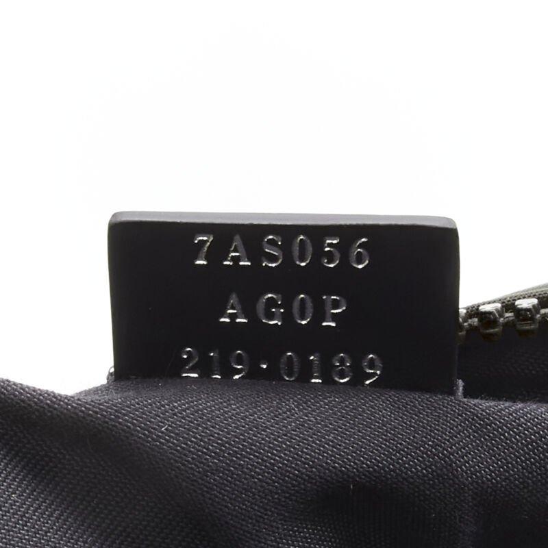 FENDI KIM JONES 2022 Sac à bandoulière vertical baguette FF en nylon vert foncé en vente 4