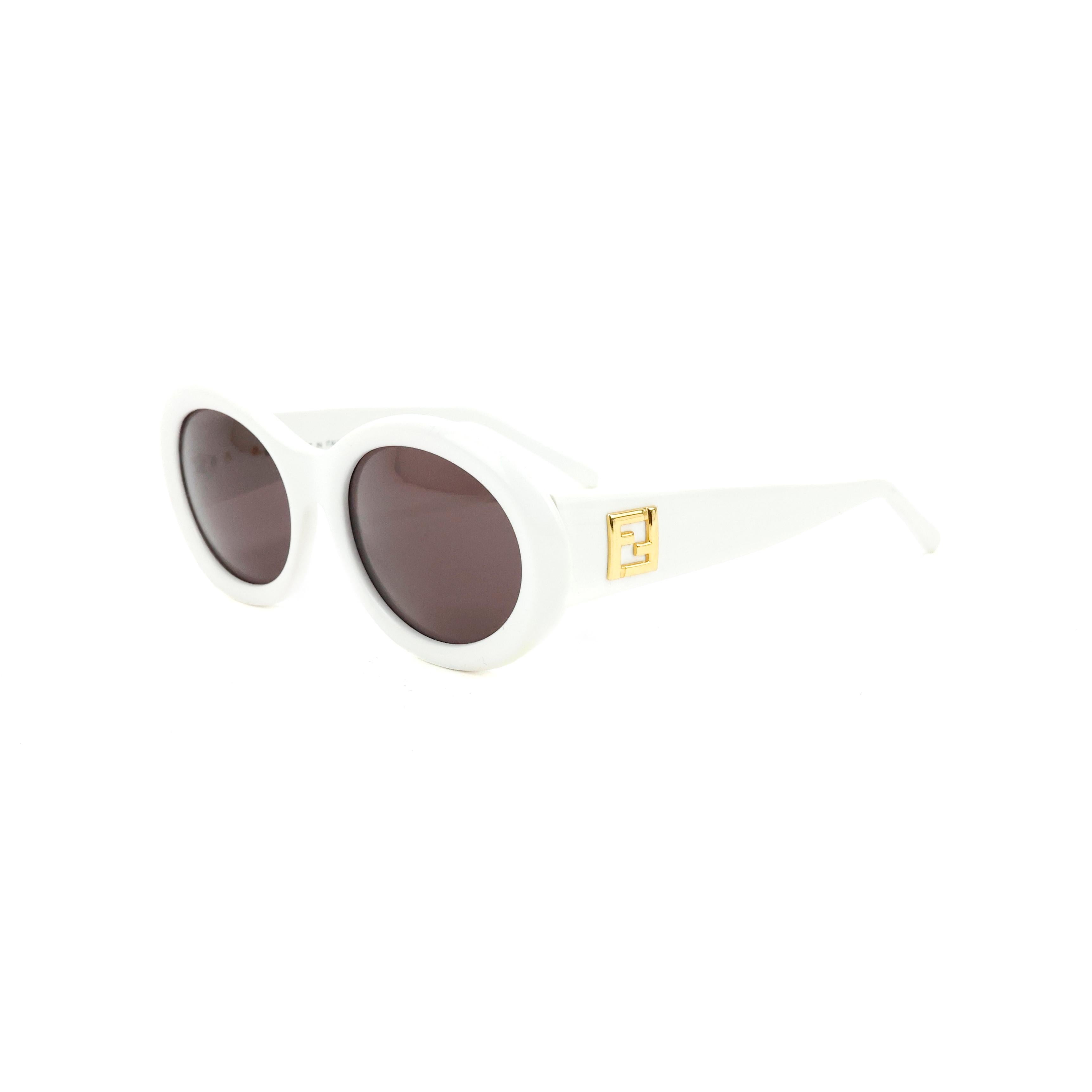 Fendi sunglasses Kurt Cobain style color white with gold colored double F logo. 

Condition:
Really good.

Packing/accessories:
Case.